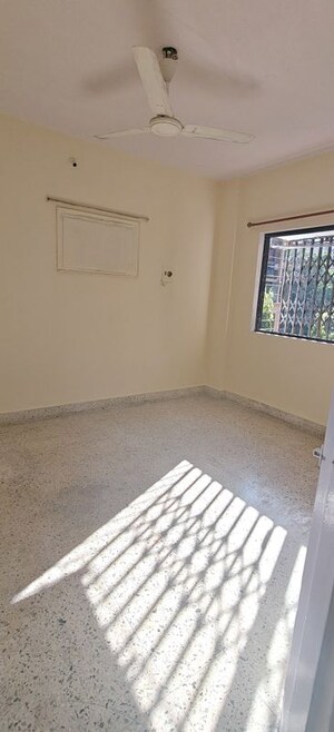 Room in 1 BHK Apartment at Jasmine Apartment Malad West, Malad West – for Rent