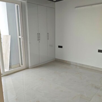 Room in 3 BHK Apartment at Paras Tierea Premium Floor, Sector 137 – for Sale