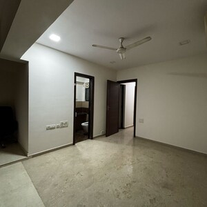 Room in 2 BHK Apartment at Goregaon East – for Rent