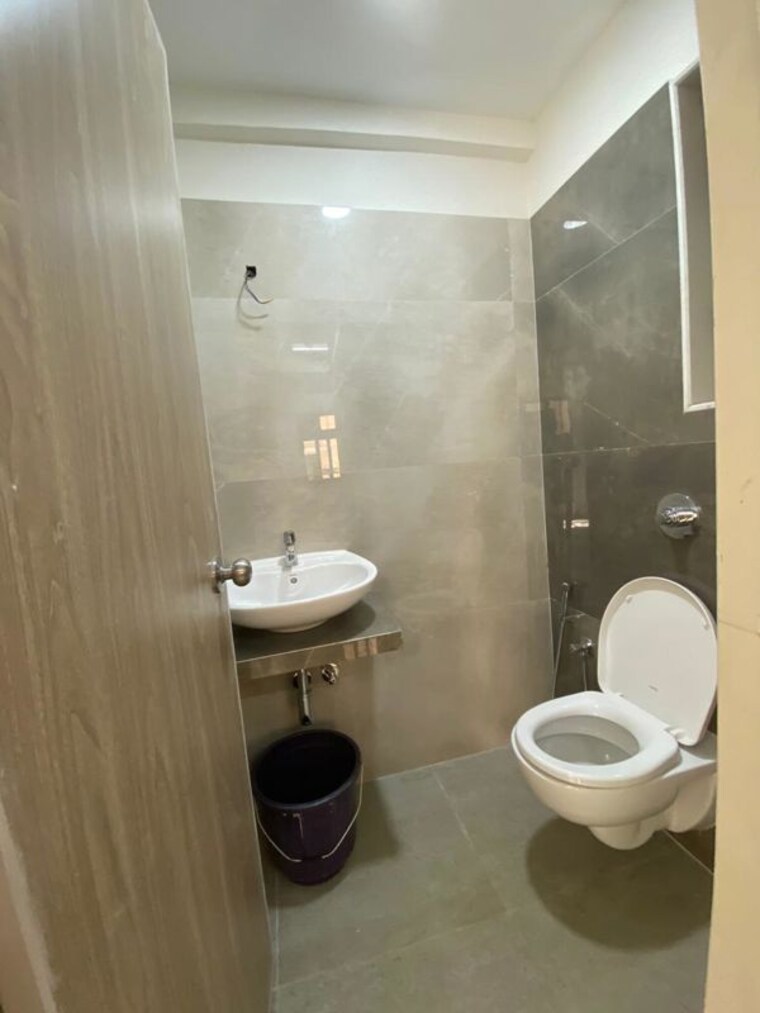 Bathroom, chandiwala-pearl-heaven 1.5 Bedroom 550 Sq.Ft. Apartment In Andheri East Mumbai 10049512
