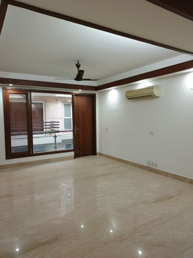 Room, greater kailash ii 4 Bedroom 1000 Sq.Yd. Builder Floor In Greater Kailash ii Delhi 10049525