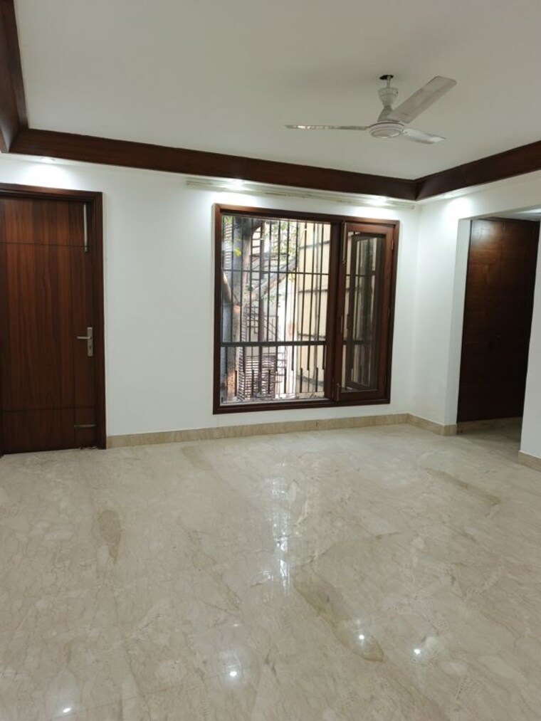 Room, greater kailash ii 4 Bedroom 1000 Sq.Yd. Builder Floor In Greater Kailash ii Delhi 10049525