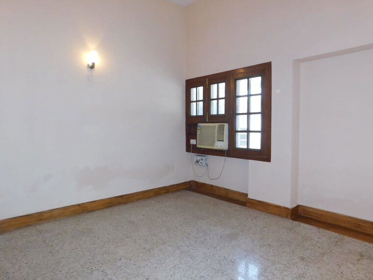 Room, new friends colony 6+ Bedroom 500 Sq.Yd. Independent House In New Friends Colony Delhi 10049530