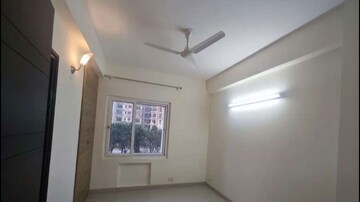 Room in 3 BHK Apartment at Stellar Mi Citihomes, Omicron Iii Greater Noida – for Rent