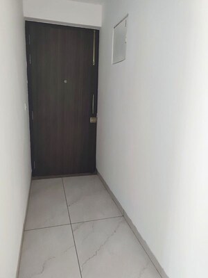 Building Lobby in 2 BHK Builder Floor at DLF Vibhuti Khand, Gomti Nagar – for Rent