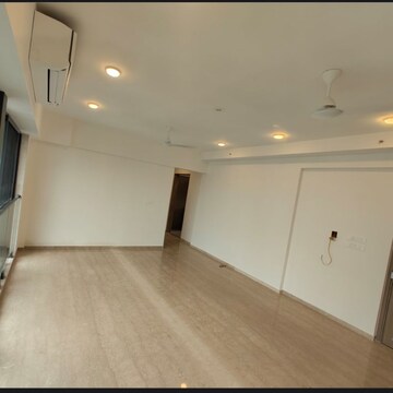 Room in 3 BHK Apartment at S Raheja Silver Rock, Waterfield Road – for Rent