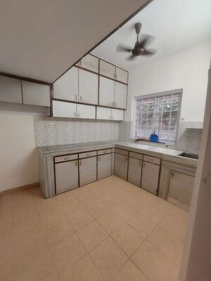 Room in 1 BHK Apartment at Evergreen CHS Malabar Hill, Malabar Hill – for Rent