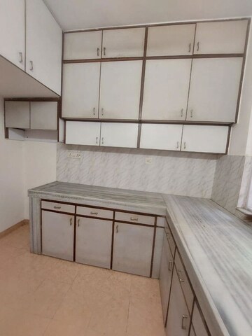 Room in 1 BHK Apartment at Evergreen CHS Malabar Hill, Malabar Hill – for Rent