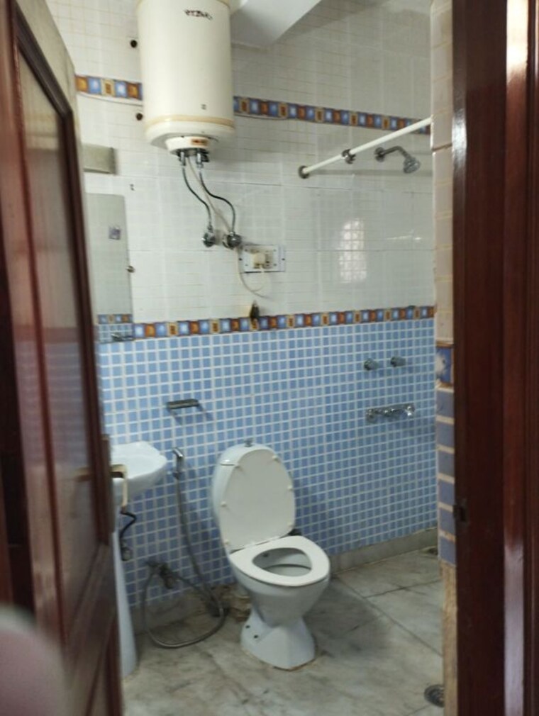 Bathroom, panchsheel vihar 2 Bedroom 900 Sq.Ft. Apartment In Panchsheel Vihar Delhi 10049610