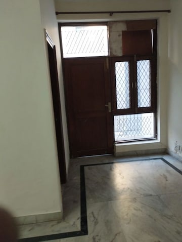 Room in 2 BHK Apartment at Panchsheel Vihar – for Rent