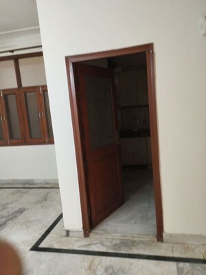 Room in 2 BHK Apartment at Panchsheel Vihar – for Rent