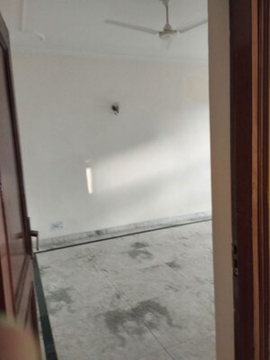 Room in 2 BHK Apartment at Panchsheel Vihar – for Rent