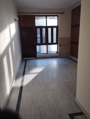 Room in 2 BHK Apartment at Panchsheel Vihar – for Rent
