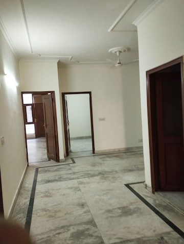Room in 2 BHK Apartment at Panchsheel Vihar – for Rent