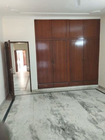 Room in 2 BHK Apartment at Panchsheel Vihar – for Rent