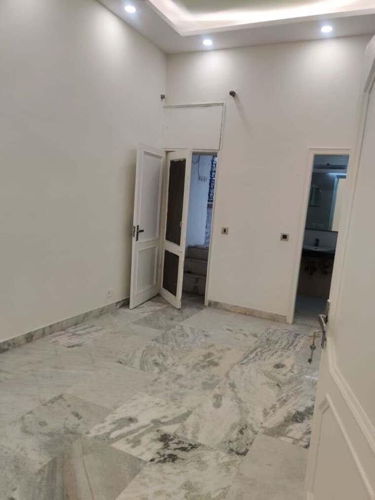 Room, greater kailash i 3 Bedroom 1800 Sq.Ft. Apartment In Greater Kailash I Delhi 10049624
