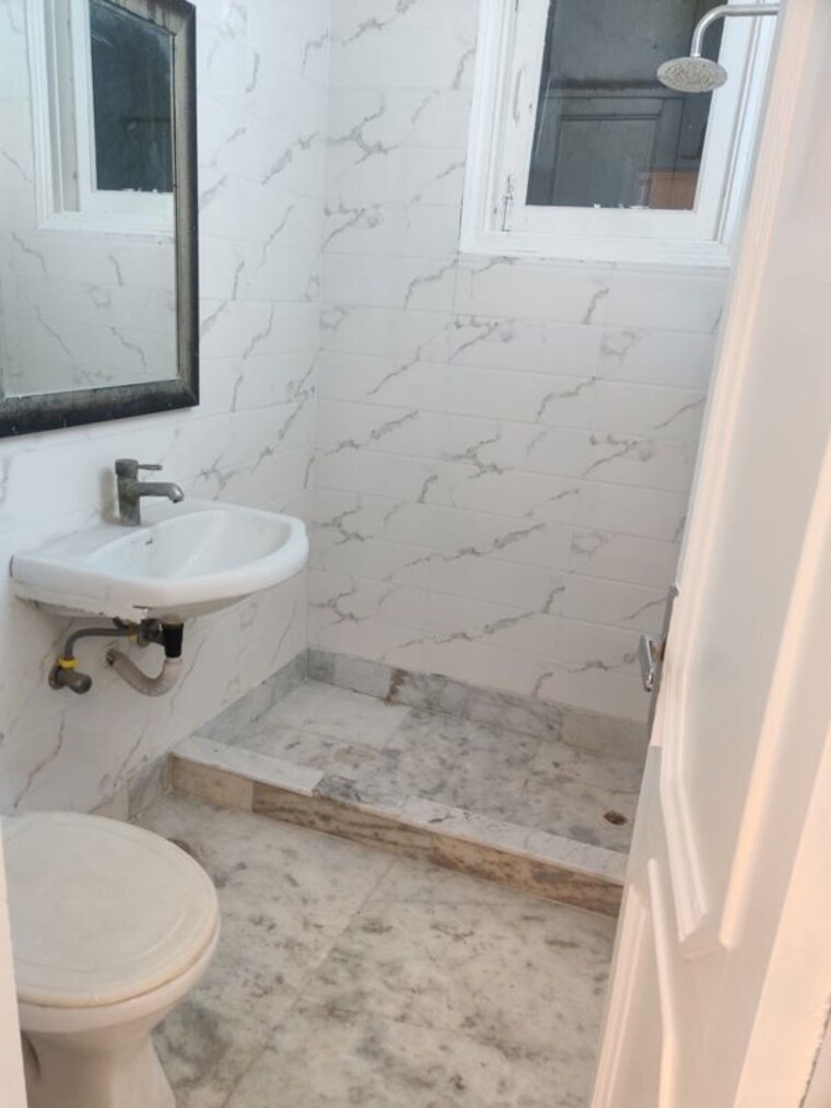 Bathroom, greater kailash i 3 Bedroom 1800 Sq.Ft. Apartment In Greater Kailash I Delhi 10049624
