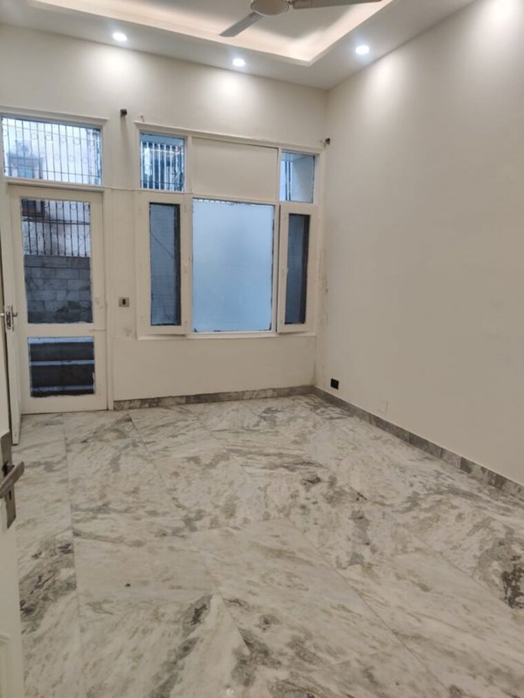 Room, greater kailash i 3 Bedroom 1800 Sq.Ft. Apartment In Greater Kailash I Delhi 10049624