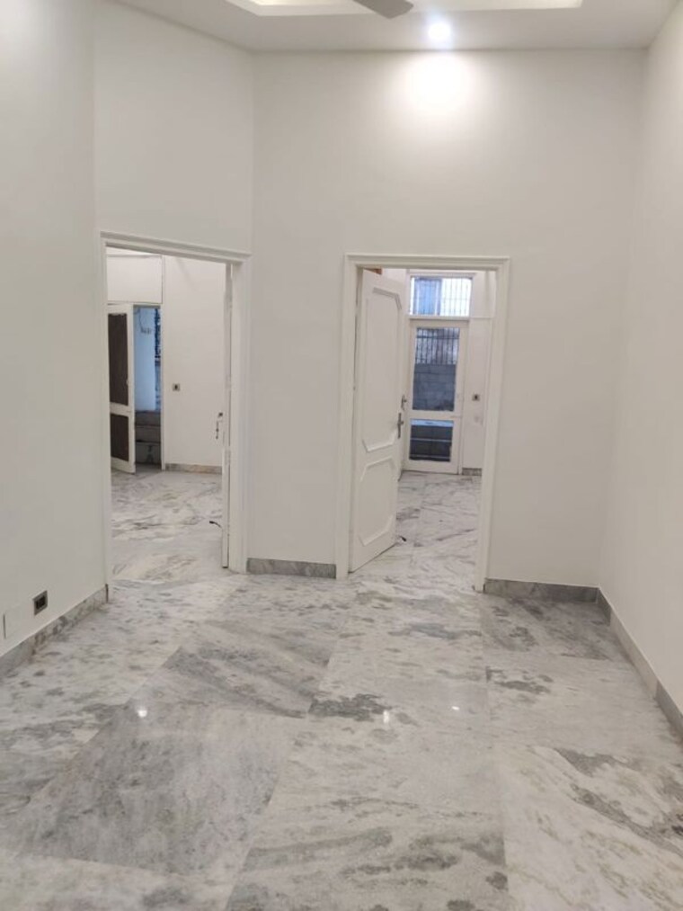 Room, greater kailash i 3 Bedroom 1800 Sq.Ft. Apartment In Greater Kailash I Delhi 10049624