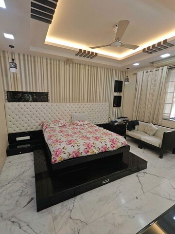 Bedroom in 3 BHK Apartment at Punam CHS Malabar Hill, Malabar Hill – for Rent