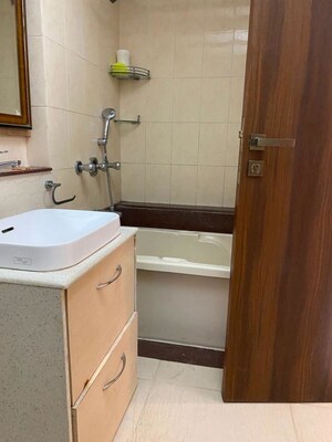 Bathroom in 3 BHK Apartment at Breach Candy Gardens, Cumbala Hill – for Rent