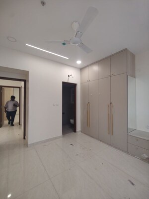 Room in 3 BHK Apartment at Prestige Beverly Hills, Kokapet – for Rent