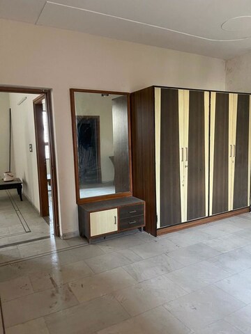 Room in 2 BHK Builder Floor at Sector 39 – for Rent