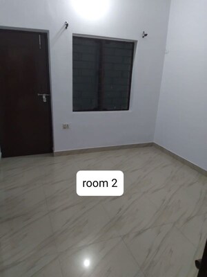 Room in 3 BHK Builder Floor at Hazratganj – for Rent