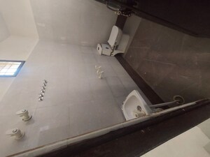 Furnished Amenities in 2.5 BHK Builder Floor at New Ashok Nagar – for Rent