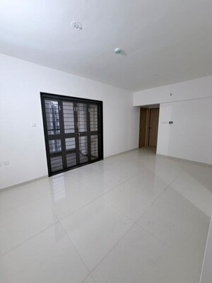 Room in 5 BHK Apartment at Kolte Patil 24K Opula, Pimple Nilakh – for Sale