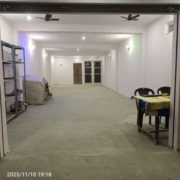  Shop For Rent in Yusufpur