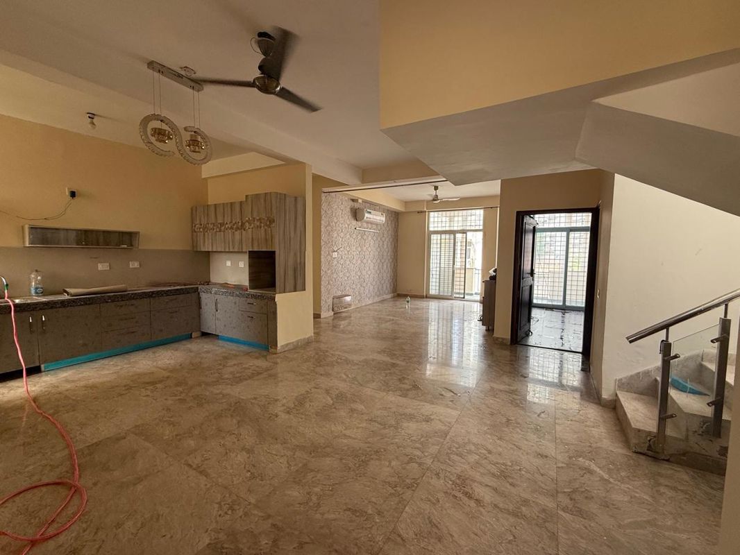 3.5 BHK + Servant Room Apartment For Rent in SS Almeria