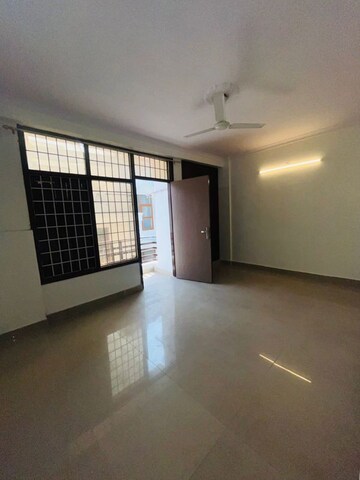 Room in 2 BHK Apartment at Saket – for Rent