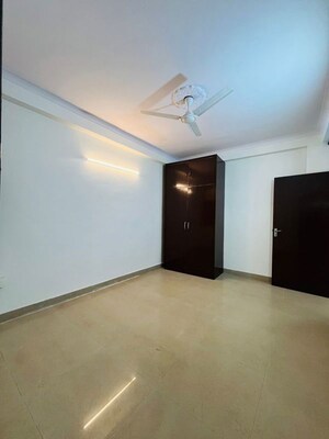 Room in 2 BHK Apartment at Saket – for Rent