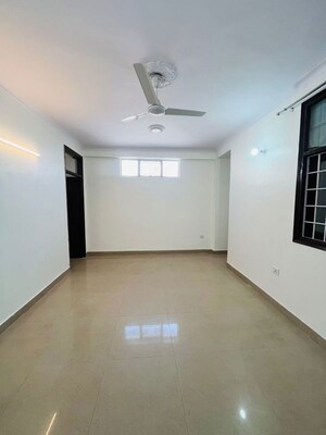 Room in 2 BHK Apartment at Saket – for Rent