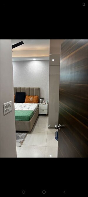 Furnished Amenities in 2.5 BHK Apartment at Mahagun Marvella, Sector 78 – for Rent