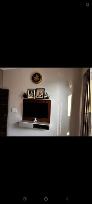 Furnished Amenities in 2.5 BHK Apartment at Mahagun Marvella, Sector 78 – for Rent