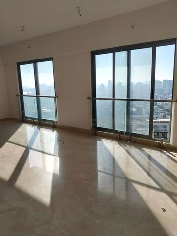 Room in 2.5 BHK Apartment at Kanakia Spaces Aroha, Borivali East – for Rent