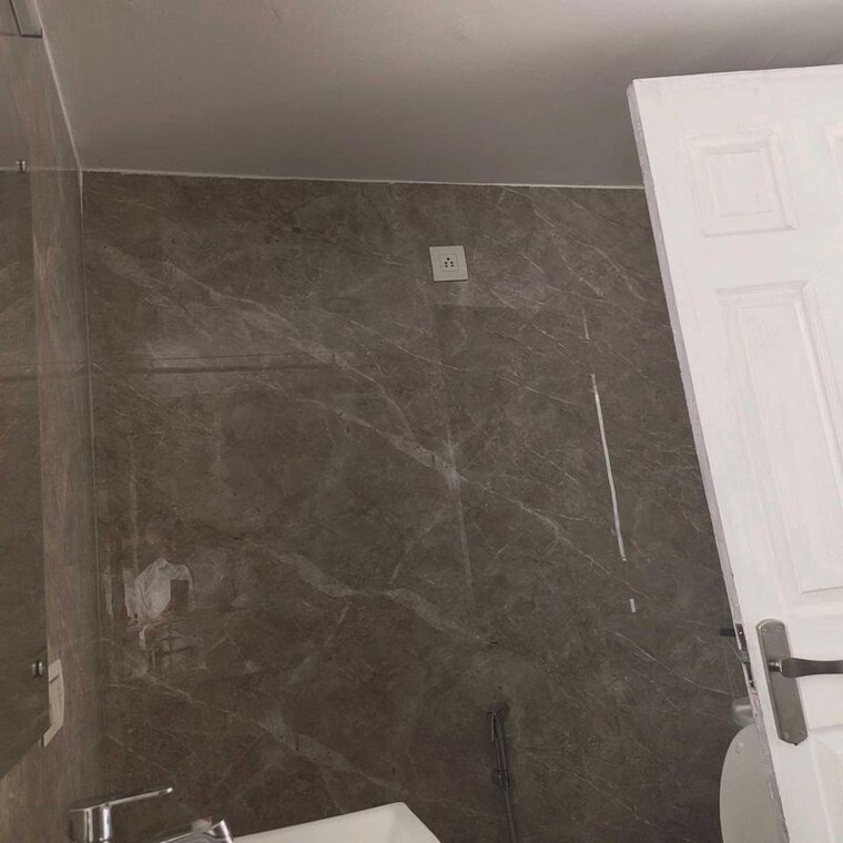 Bathroom, jaypee-greens-pavilion-heights-1 3 Bedroom 2016 Sq.Ft. Apartment In Sector 128 Noida 10049860