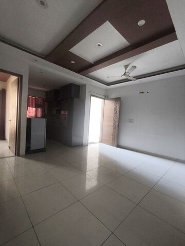 Room in 3 BHK Apartment at Motiaz Royal Citi, Ambala Highway – for Rent