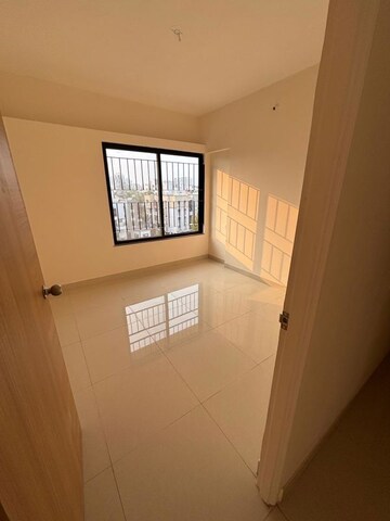 Room in 2 BHK Apartment at Kumar Palaash A, Wadgaon Sheri – for Rent