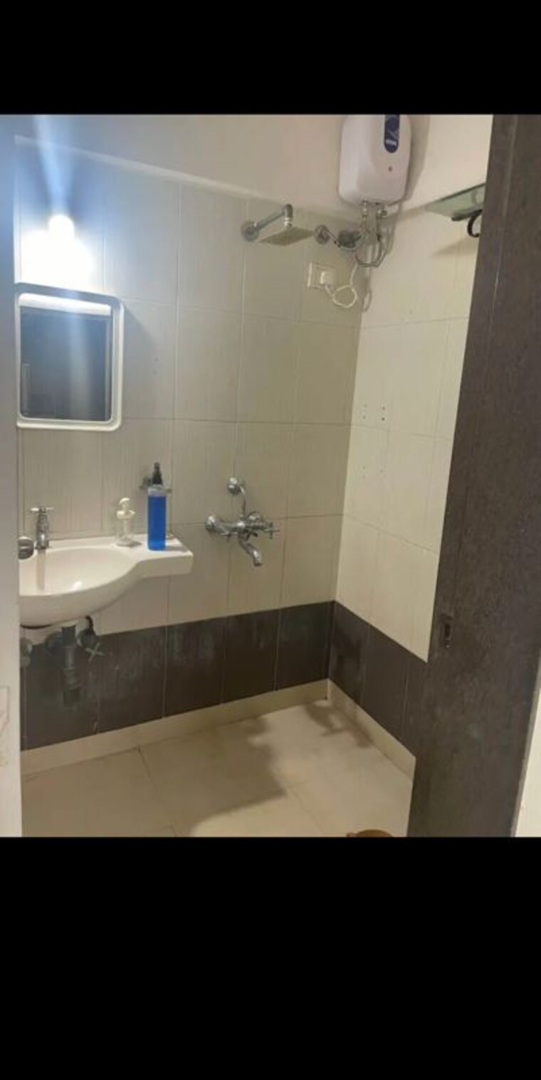 Bathroom, parijat-chs-ghatkopar-east 2 Bedroom 980 Sq.Ft. Apartment In Sindhu Wadi Mumbai 10049888