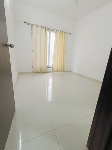 Room in 2 BHK Apartment at Goel Ganga Altus, Kharadi – for Rent