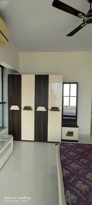 Room in 3 BHK Apartment at Darshan Rico, Lower Parel – for Rent