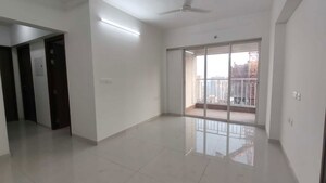 Room in 3 BHK Apartment at Silver Arch Thane West, Samata Nagar – for Rent
