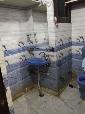 Master Bedroom in 1.5 BHK Builder Floor at Shanti Plaza Vaishali, Vaishali Sector 4 – for Rent