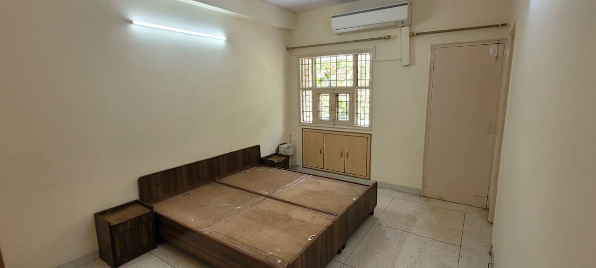 3 BHK + Pooja Room Builder Floor For Rent in Unitech South City II