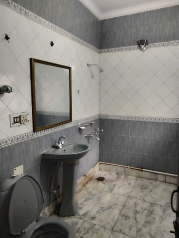 Kitchen in 2.5 BHK Builder Floor at RWA Apartments Sector 26, Sector 26 – for Rent