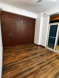 3.5 BHK + Extra Room Apartment For Rent in Mahagun Mosaic