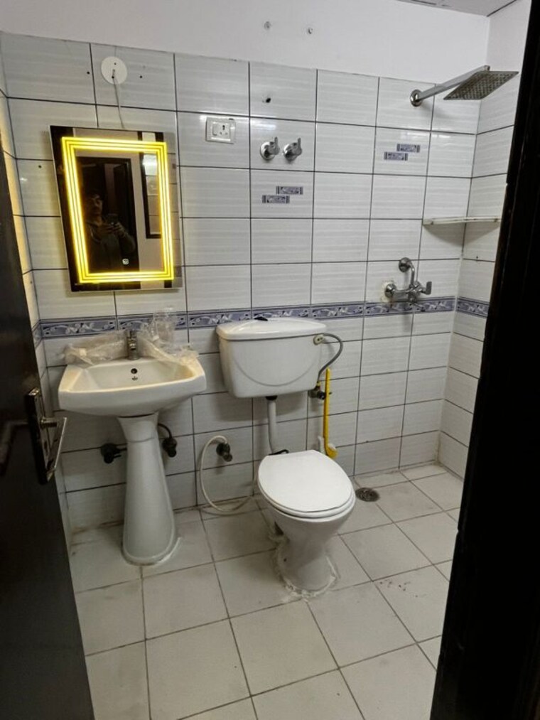 Bathroom, supertech-residency 1.5 Bedroom 18000 Sq.Ft. Builder Floor In Vaishali Sector 5 Ghaziabad 10050077